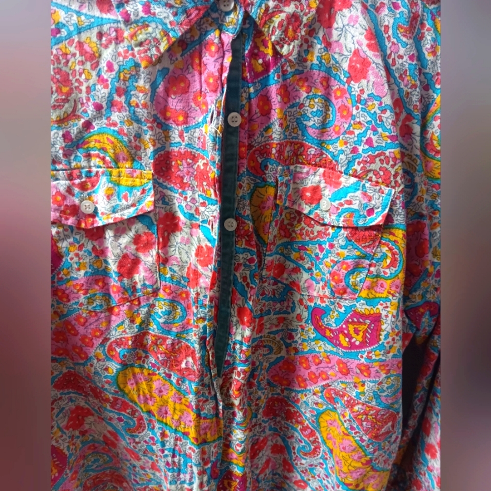 🔥PRICE DROP! Super SOFT Colorful Paisley Button-Up Shirt, Summery S/M